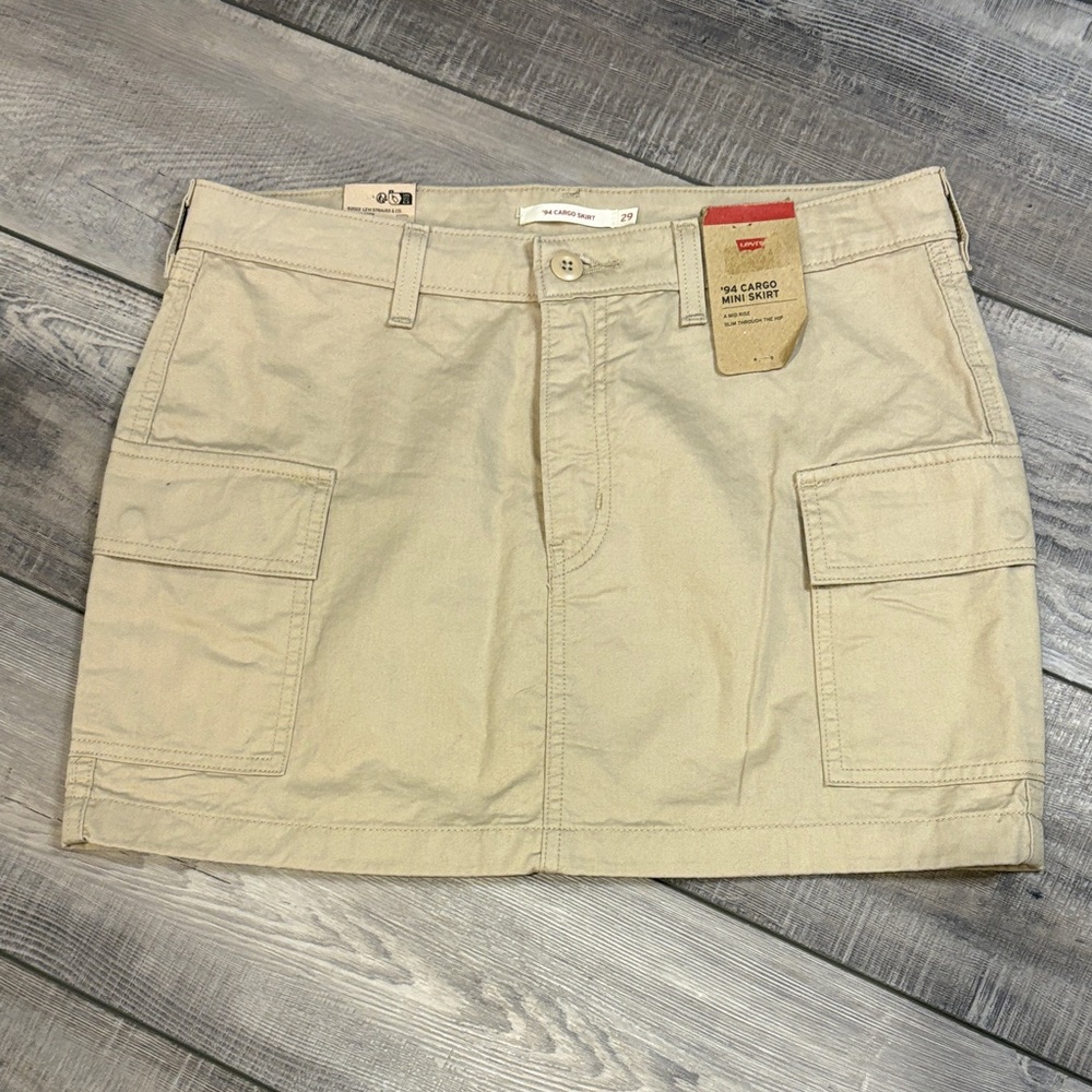 Levi’s Tan Khaki ‘94 Cargo Mini Skirt Mid Rise NWT 29 (approximately size 8)